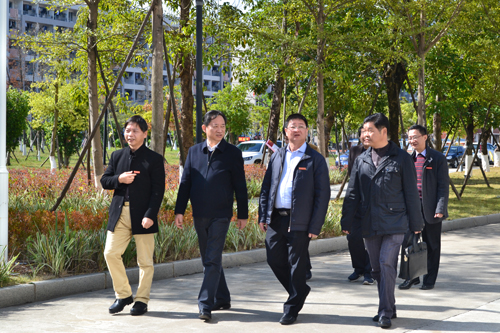 漳州市委常委、宣传部长刘伟泽一行参观校园建设