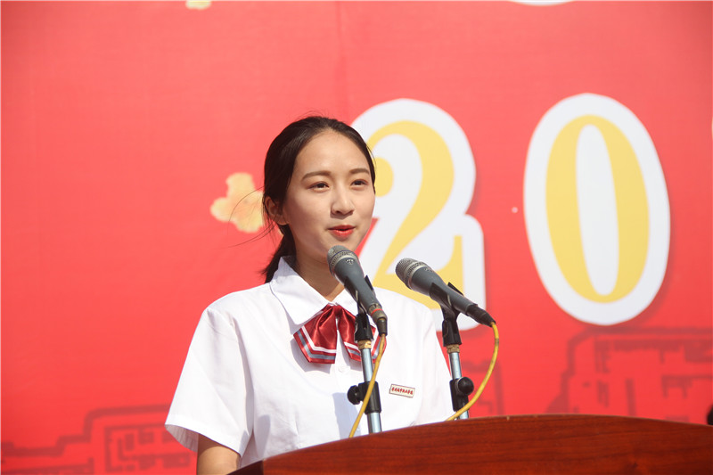 图12:学生代表发言