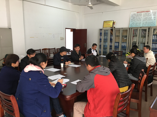 党委书记洪亚勇参加公共基础部直属党支部组织生活会