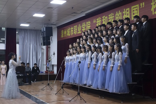 教育系音乐教育团支部深情献唱《祖国不会忘记》