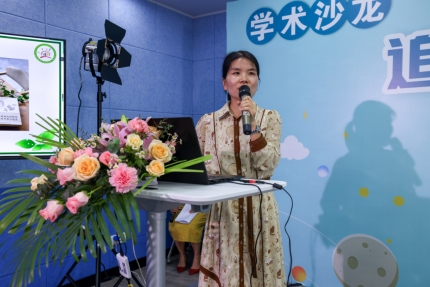 长泰区教师进修学校冯彩云老师作主题报告分享李丽玲,李云淑,索丽珍