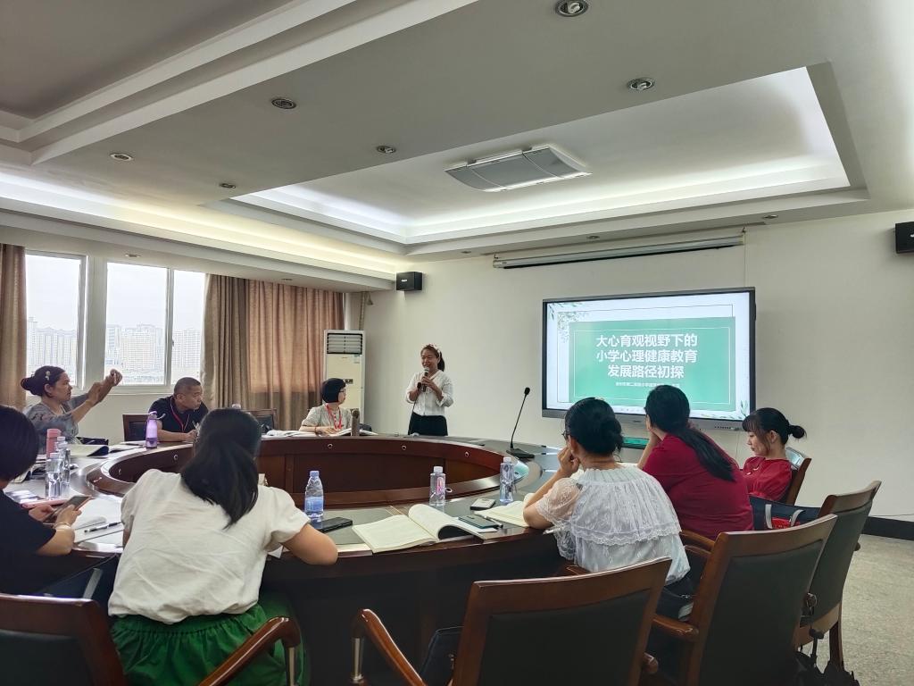 优秀论文一等奖获奖教师分享研究成果和科研工作经验