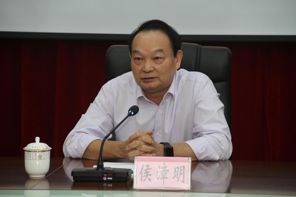 漳州市教育局侯漳明副局长致辞