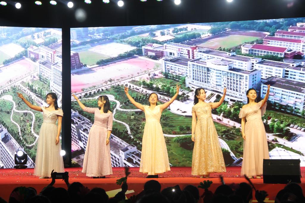 女声小组唱《我们的生活充满阳光》