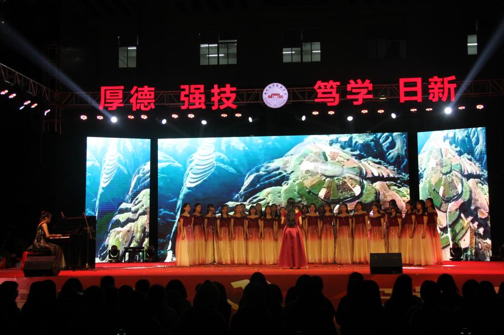 合唱《天耀中华》